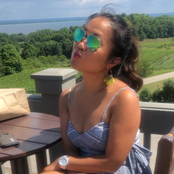 Poshmark profile picture for @metta